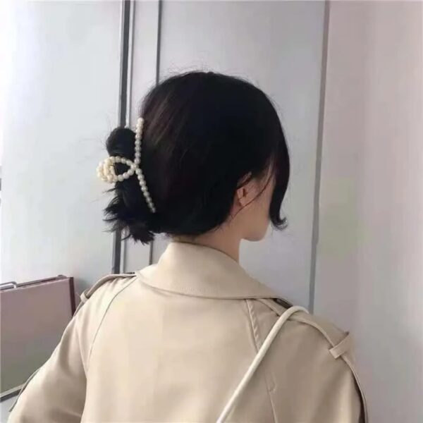 Trisha pearl claw clips - Image 3