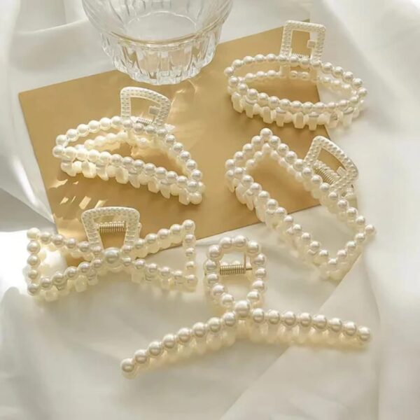 Trisha pearl claw clips