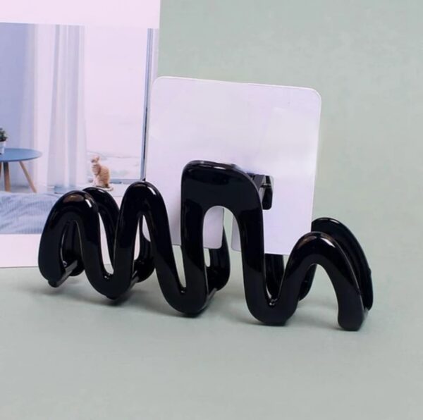 Curly claw