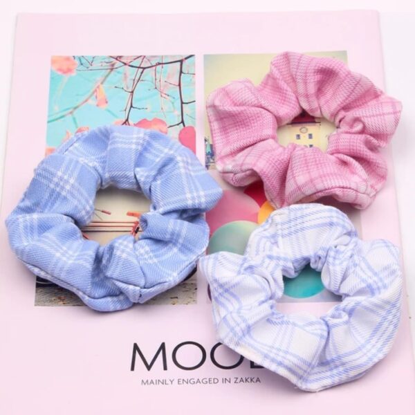 Checkered style scrunchies